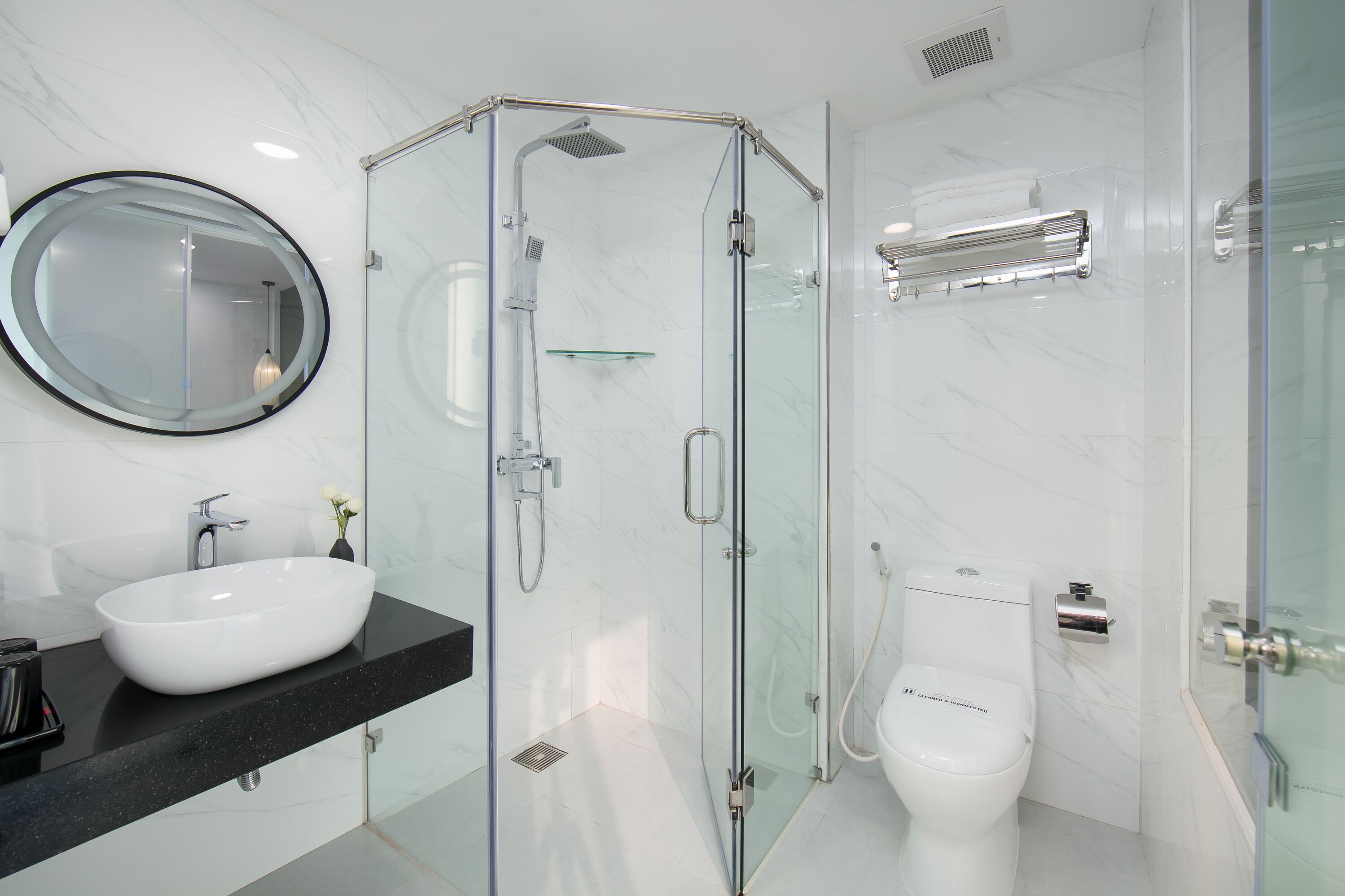 shower, rainfall showerhead, free toiletries, hair dryer