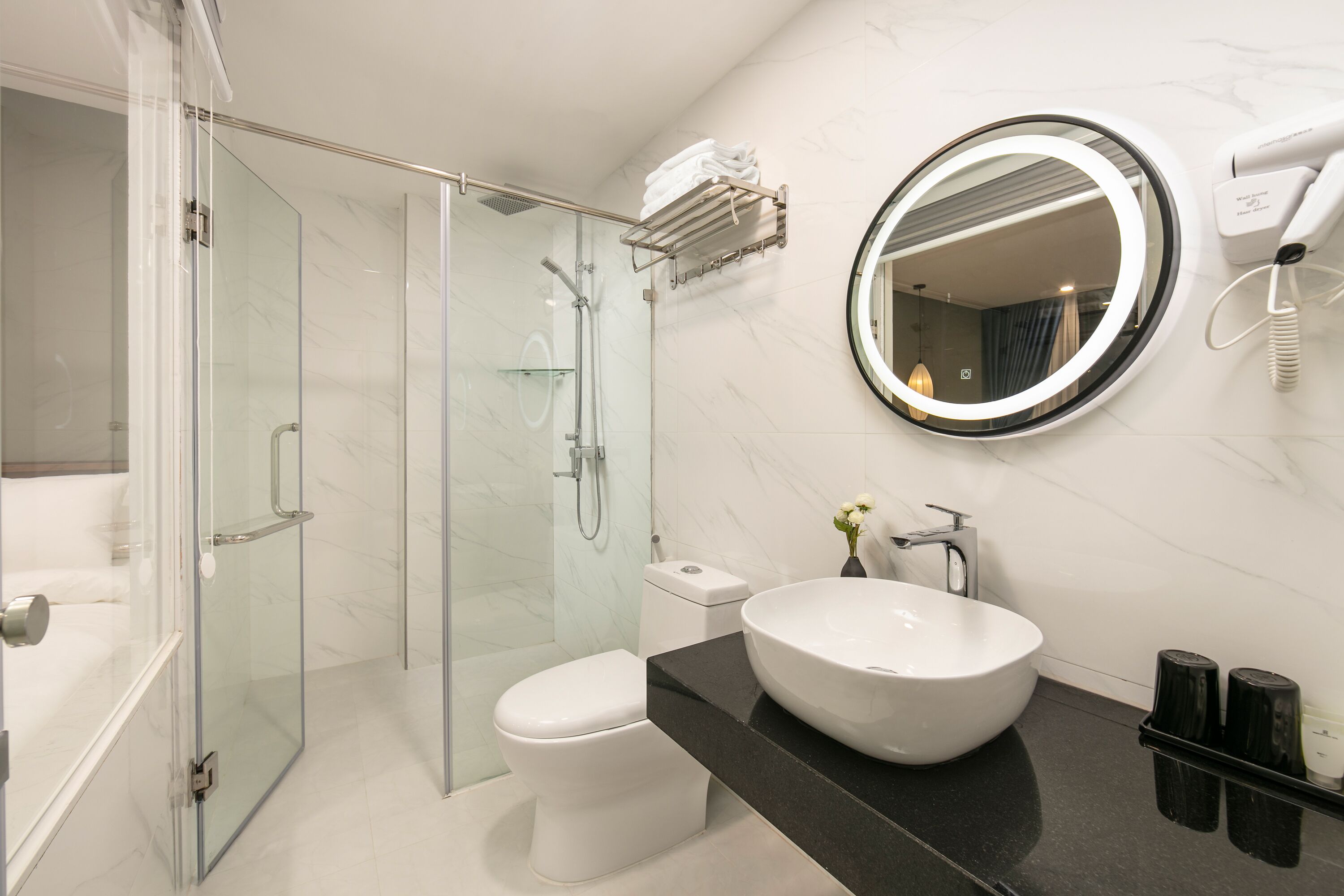 shower, rainfall showerhead, free toiletries, hair dryer