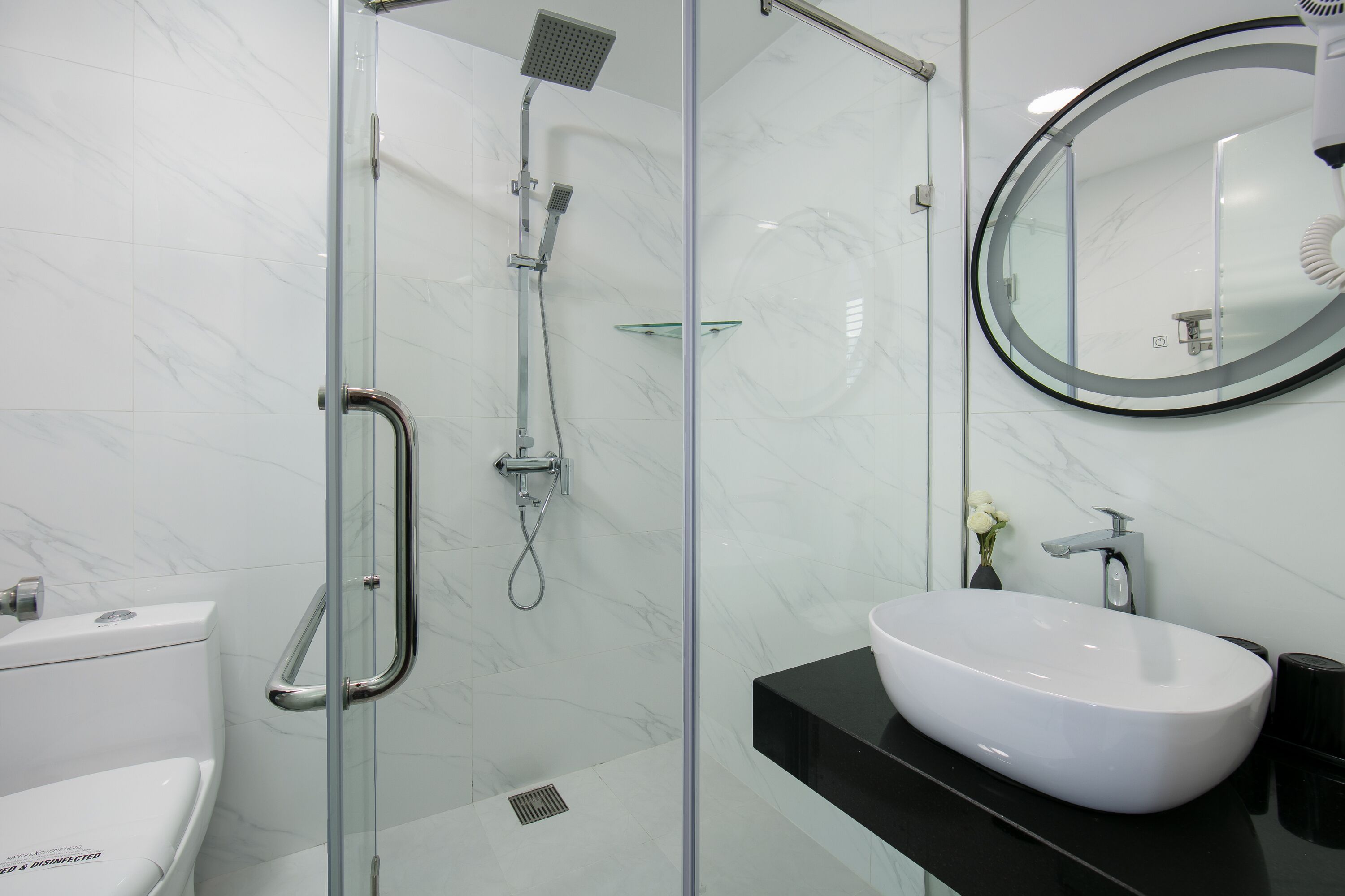 shower, rainfall showerhead, free toiletries, hair dryer