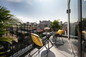 Honeymoon Room | In-room safe, desk, laptop workspace, blackout drapes - Hanoi Exclusive Hotel (Hanoi)