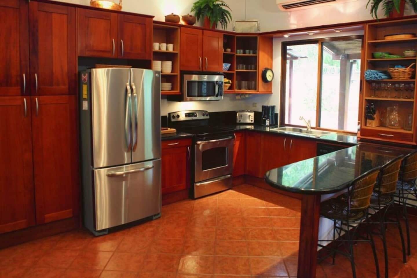 冰箱、微波炉、烤箱、炉灶