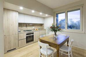 Réfrigérateur, four, plaque de cuisson, lave-vaisselle