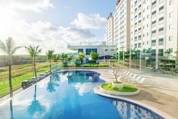 4 outdoor pools