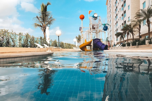 4 outdoor pools