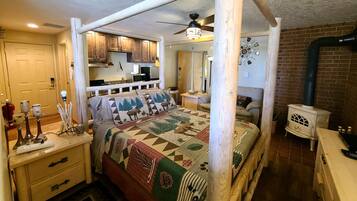 4 bedrooms, iron/ironing board, free WiFi, bed sheets