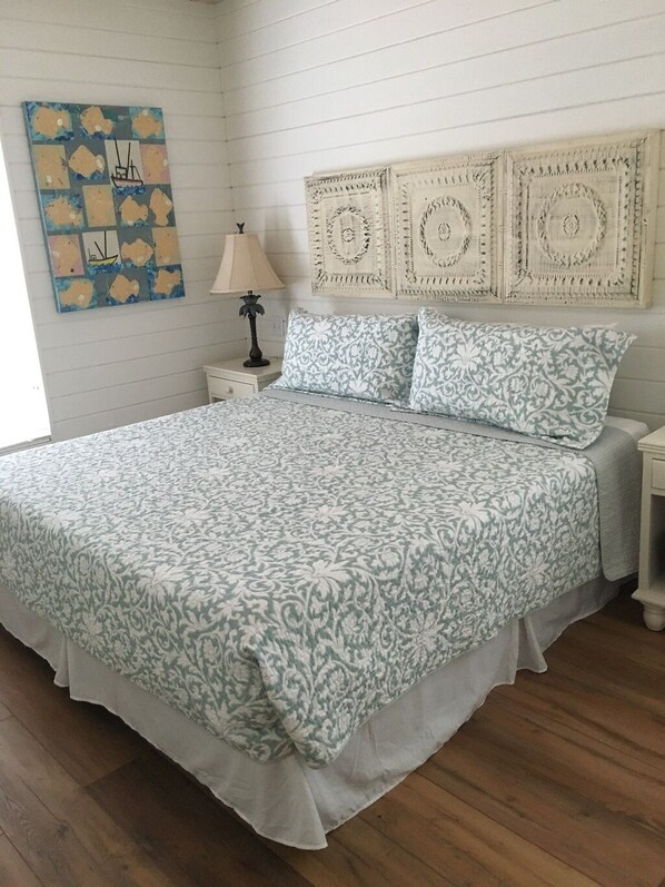 2 bedrooms, iron/ironing board, WiFi