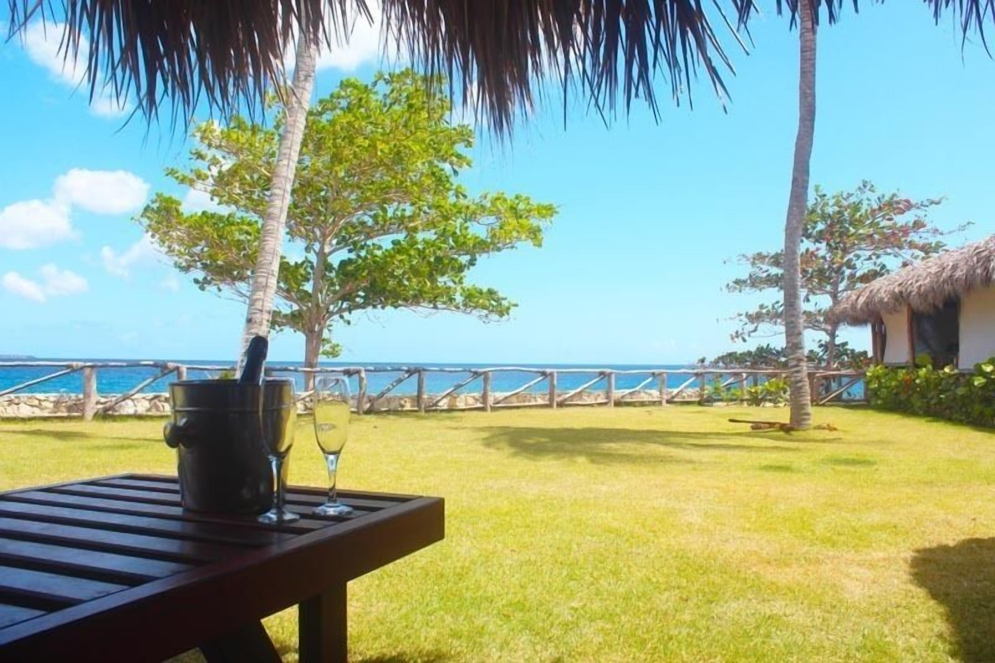 comfort room, terrace, ocean view | beach/ocean view