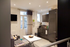 Smart TV - Little Jewel in Paris (Paris)