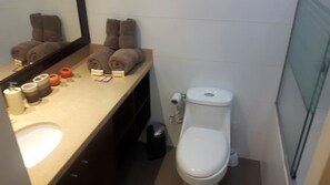 Towels, soap, shampoo, toilet paper - GL Apts, rent Upper Pardo Miraflores (Miraflores)