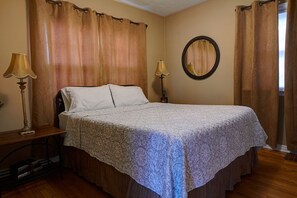 3 bedrooms, desk, iron/ironing board, WiFi