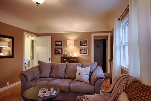 Viehättävä koti lähellä junavarastoa ja BSU