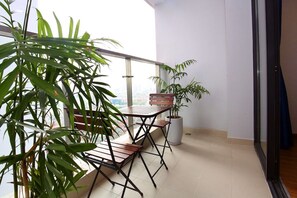 Property grounds - 3 bedroom in Metropolis near Lotte, Dao Tan (Hanoi)