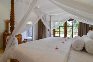 3 bedrooms, in-room safe, iron/ironing board, WiFi