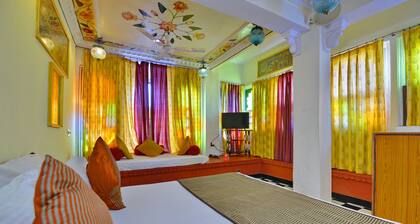 A.C. room with swimming pool (cool,chill, relax)