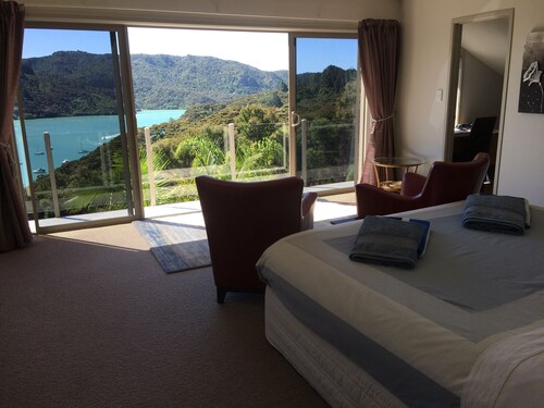 Unglaubliche Aussicht auf den Hafen, abgelegene Villa mit drei Schlafzimmern, private Zufahrt