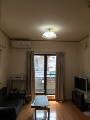 TV, printers - Near JR AWAJI station <br> 30 min. to Kyoto .10 min. to umeda.<br> 40 min.<br> (Osaka city higashiyodogawa ku)
