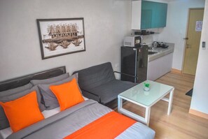 1 bedroom, WiFi - Butler's BnB (E) @ Trees Residences Quezon City (Quezon City)