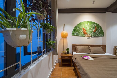 HARMONY HOMESTAY- Amazing*UNIQUE  VINTAGE Design*2min to HOAN KIEM LAKE