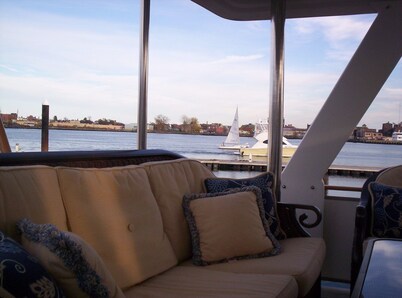 "Travelers Choice Award" Spacious 2 bedrm 45 ft yacht close to the Freedom Trail