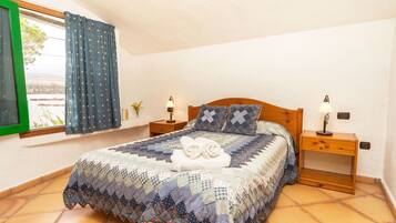 1 bedroom, iron/ironing board, travel cot, Internet