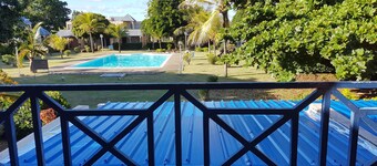 Air-conditioned house with swimming pool in the residence