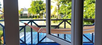 Air-conditioned house with swimming pool in the residence