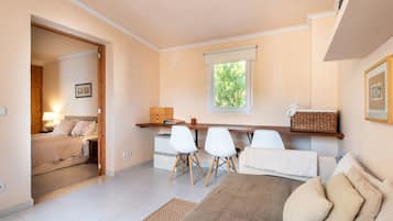 1 slaapkamer, een strijkplank/strijkijzer, gratis wifi, beddengoed