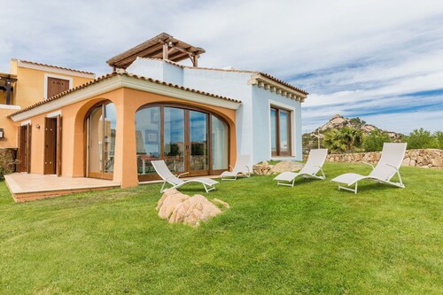 4 km from Porto Cervo with panoramic terrace