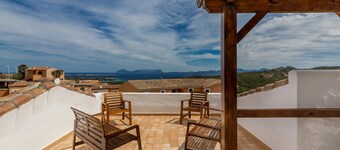 4 km from Porto Cervo with panoramic terrace
