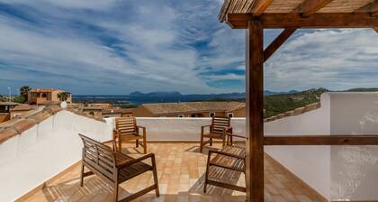 2 km from Porto Cervo, with panoramic terrace, garden, WiFi, parking, A/C