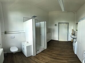 Shower, hair dryer, towels, soap - ❤️  Apartment in TOP location | Highspeed Wi-Fi (Bad Wimpfen)