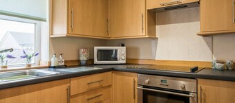 Peaceful-Honeysuckle Scottish Cottage with Hot Tub