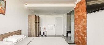 Hotel Traveling