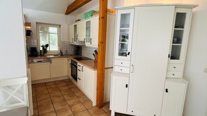 Fridge, oven, dishwasher, coffee/tea maker