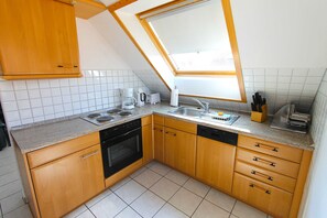 冷蔵庫、オーブン、食器洗い機、コーヒー / ティーメーカー