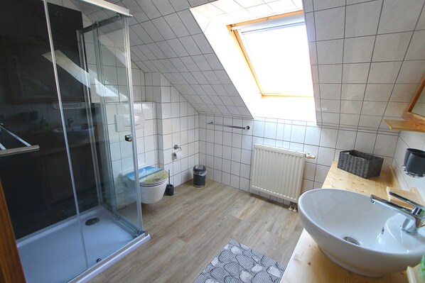 Unclassified image, 1 of 14, button