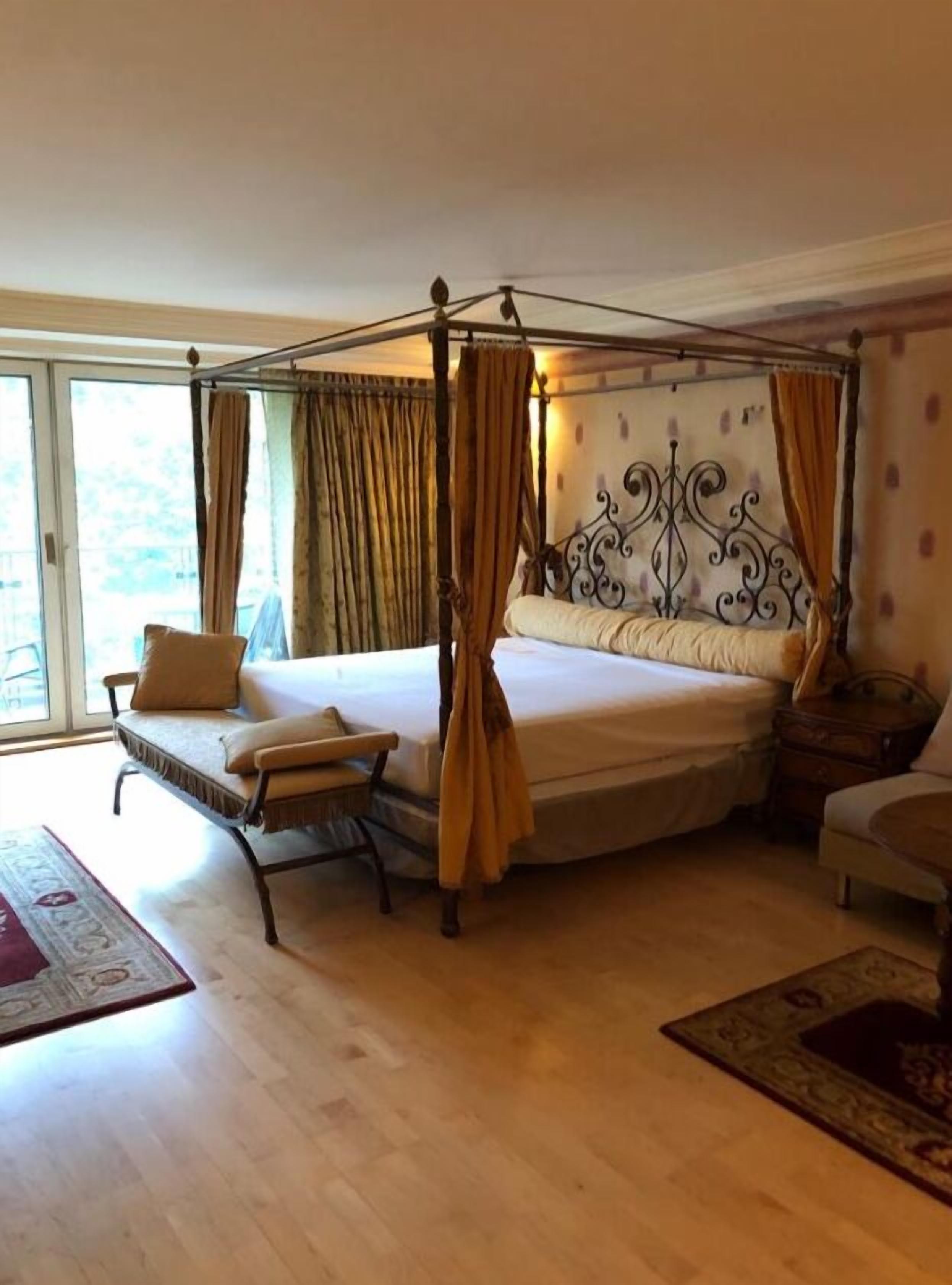 5 Schlafzimmer, Zimmersafe, Bügeleisen/Bügelbrett, WLAN