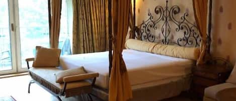 5 bedrooms, in-room safe, iron/ironing board, WiFi