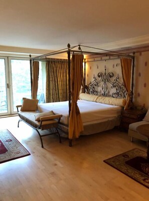 5 عدّة غرف نوم وخزنة داخل الغرفة ومكواة/لوح كي وواي فاي