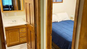 2 bedrooms, desk, free WiFi, bed sheets