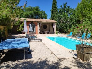 Outdoor pool - Dependency in a provencal farmhouse - Isle sur la Sorgue - Fontaine de Vaucluse (L'Isle-sur-la-Sorgue)