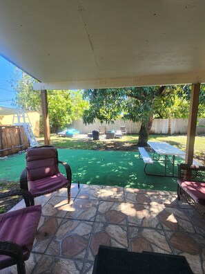 屋外ダイニングエリア