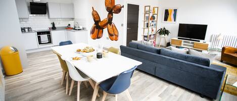 Apartment, 2 Bedrooms | Living room