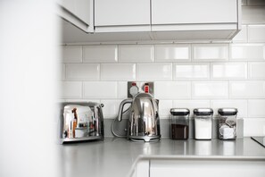 Private kitchen - Cigar Factory Apartments (Bristol)