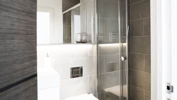 Apartment, 3 Bedrooms | Bathroom shower