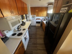 Micro-ondes, cafetière/bouilloire