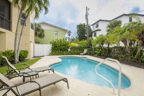 Outdoor pool, a heated pool - Siesta Key 3 Bedrm, 3½ bath Villa sleeps 8 with 2900sq ft (Siesta Key)