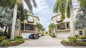 Exterior - Siesta Key 3 Bedrm, 3½ bath Villa sleeps 8 with 2900sq ft (Siesta Key)