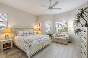 3 bedrooms, desk, iron/ironing board, travel crib - Siesta Key 3 Bedrm, 3½ bath Villa sleeps 8 with 2900sq ft (Siesta Key)