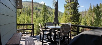 Borders Nat'l Forest at a Trailhead.  3.3 Miles to Winter Park Resort. Sleeps 12